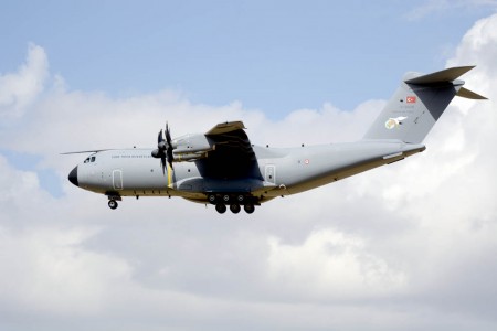 Alemania, Francia, reino Unido y Turquía (en la foto el primero de los dos aviones que ha recibido) han parado sus A400M a la espera de la investigación.