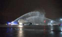 151228-MAD-arco-de-agua-rut Arco de agua para despedir el primer vuelo a Hangzhou desde Barajas