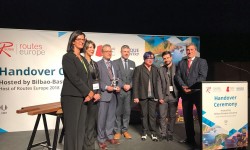 2017-04-25-PHOTO-00000347 Pie de foto: de Izda a Dcha.: Cristina Echeverría, Aeropuerto de Bilbao, Janire Bijueska del Gobierno vasco, Alfredo Retortillo, Consejero de Turismo, Comercio y Consumo del Gobierno vasco, el director de Routes, Steven Small, Mercedes Rodriguez de Bilbao Turismo, Harkaitz Millán de Basketour y Xabier Basañez de BEC.