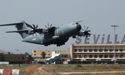A400M España despegue Sevilla El primer A400M para el Ejército del Aire español hizo su primer vuelo de prueba desde Sevilla.