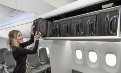 737-Armarios Seis maletas de 23 cm x 36 cm x 56 cm es la capacidad de los nuevos armarios para el Boeing 737.