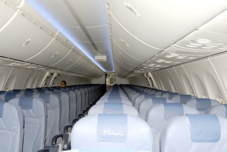 Interior de la cabina de pasaje del nuevo Boeing 737-800 de Air Europa