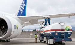 787Biofuel01 El octavo Boeing 787 Dreamliner entregado a ANA ha usado biocombustible procedente de aceite de cocina para su vuelo de entrega.