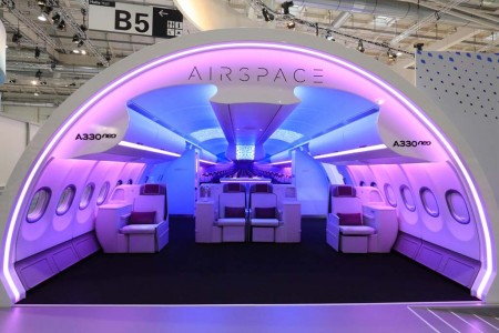 Maqueta de la cabina Airspace en el A330neo presentada por Airbus en la feria de interiores de aviones en Hamburgo.