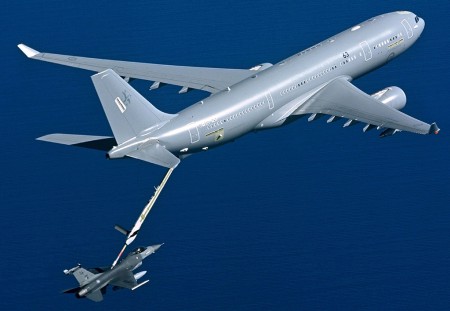 Un Airbus A330MRTT pierde la pértiga de repostaje en vuelo