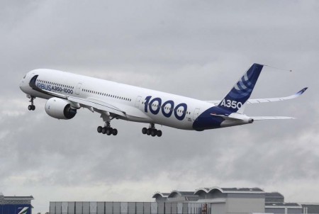 El inicio de más de cuatro horas en el aire del primer vuelo del Airbus A350-1000.