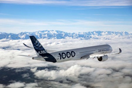 El primer vuelo del Airbus A350-1000 ha transcurrido por el sureste francés.