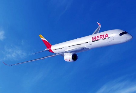 IAG señala como uno de los puntos en la reducción del gasto de combustible el uso de aviones más eficientes. Los Airbus A350 de Iberia comenzarán a llegar en 2017 en principio.