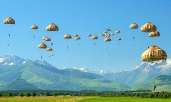 A400M Paracaidistas Salto de 30 paracaidistas desde el A400M en Tarbes.