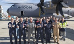 A400M_200vuelos Tripulación y personal de tierra en Toulouse tras el veulo número 2000.