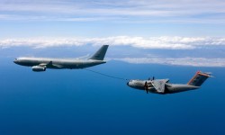 A400M_A330MRTT Primer contacto de reabastecimiento entre un A330MRTT y un A400M.