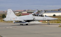 AE9025_01 El comandante Ángel Álvarez Raigada, y el alferez Sergio Santamaría de Felipe eran los tripulantes del avión accidentado.