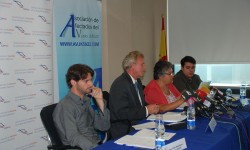 Accidente-Spanair COPAC y la Asociación de Víctimas y familiares del vuelo JKK5022 ofrecieron una rueda de prensa sobre el informe oficial.