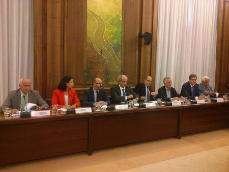 Varios de los representantes de aerolíneas españolas y asociaciones de aerolíneas en la reunión con Fomento.