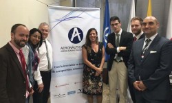 Responsables de Aertec, UG21 y del aeropuerto de Rionegro tras la firma del contrato.