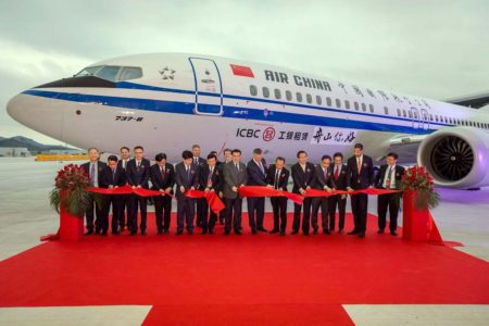 Ceremonia de entrega del primer Boeing 737 MAX desde China.