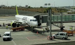 AirBaltic Barajas YL-CSA CS300
