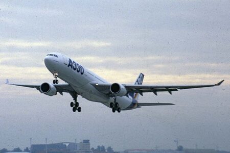 Primer vuelo del Airbus A330-300