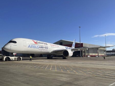 Airbus llevó a Australia un A350-1000 especialmente decorado para el anuncio de Qantas.