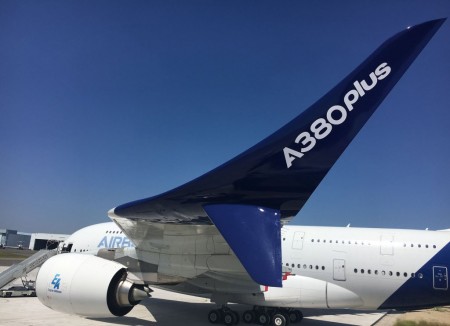 Los winglets del Airbus A380Plus miden 4,7 metros de altura, extendiéndose 3,5 metros sobre el ala y 1,2 metros bajo ella.