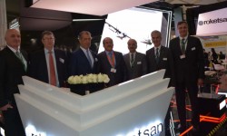 Airbus DS Roketsan 02 Firma en el salón de Farnborough del acuerdo entgre Airbus Defense and Space y Roketsan.