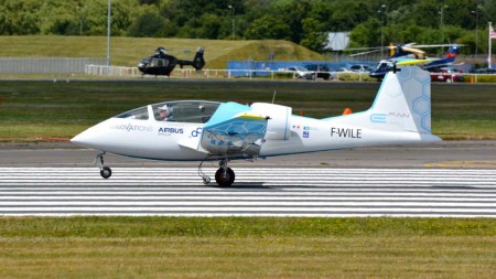 El E-Fan es un demostrador de avión eléctrico de Airbus en la búsqueda de un avión comercial que vuele gracias sólo a la electricidad.