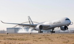 Airbus_A350_Madrid_01 Aterrizaje en el aeropuerto Adolfo Suárez Madrid Barajas por primera vez de un Airbus A350.
