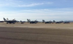 Ala 15 Zaragoza Baltico Los cinco F/A-18 del Ala 15 listos para partir desde la base aérea de Zaragoza hacia Estonia.