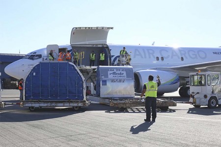 El primer Boeing 737-700 carguero de Alaska Airlines opera desde Seattle.