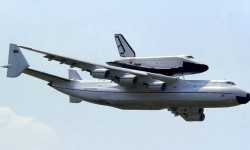 An-225 Buran El An-225 portando una lanzadera Buran.
