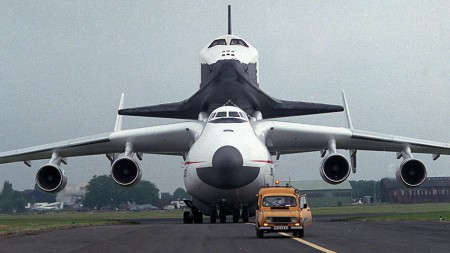 An-225 y lanzadera Burán