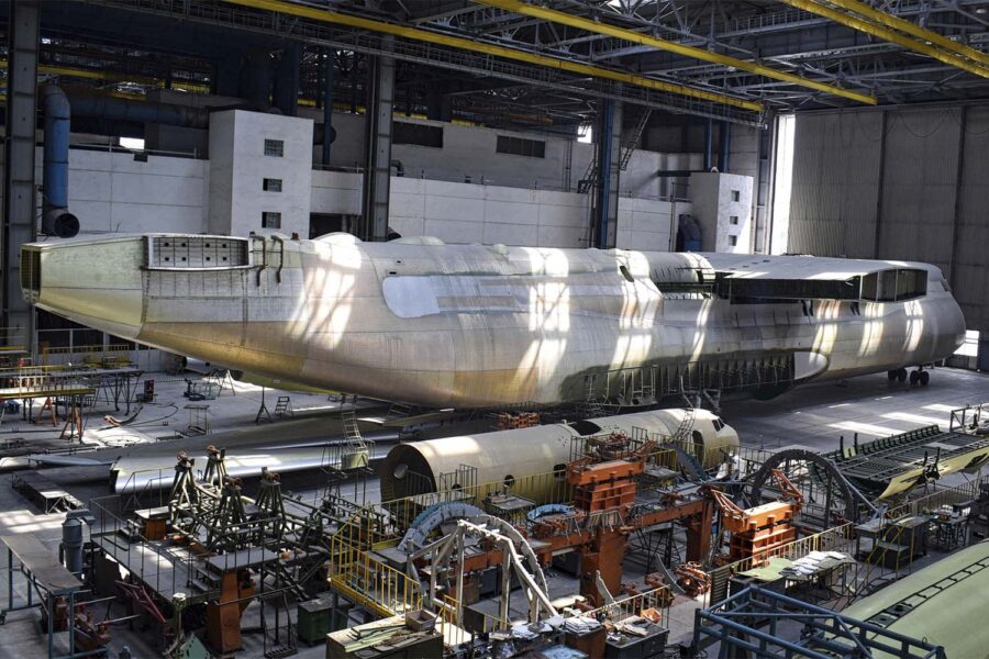 La célula del segundo An-225, nunca terminado, podría servir de base para un nuevvo An-225.