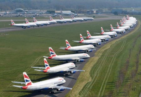 Aviones de British Airways aparcados por la crisis del COVID-19.