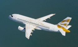 British Airways ha decorado este Airbus A319 como si fuese una paloma.