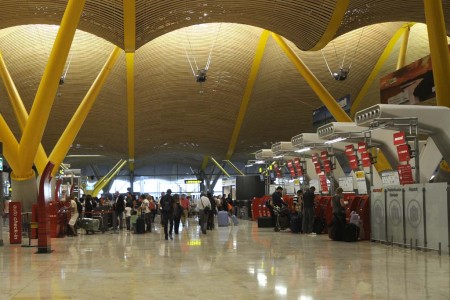 Más de ,9 millones de viajeros pasaron por el aeropuerto de Madrid Barajas en abril de 2016.
