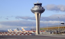 Barajas_100 Los pilotos suspenden en el Aerobarómetro 2012 a gestores y organismos.