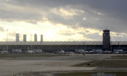 Barajas_T4 Madrid Barajas frenó su caída en enero de 2014