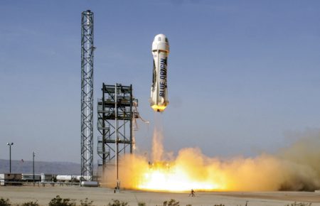 Pruebas de lanzamiento del cohete New Shepard de Blue Origins.