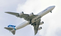 Boeing 747-8F despegue