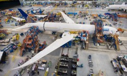 Boeing_787-9_North_Charleston Primer Boeing 787-9 en la cadena de montaje de Boeing en North Charleston.