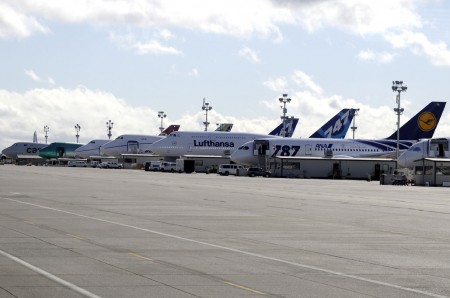 Linea de aviones Boeing 747-8 y 787