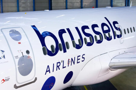 Nueva fuente tipográfica y nuevos tonos de rojo y azul en la nueva imagen de Brussels Airlines.