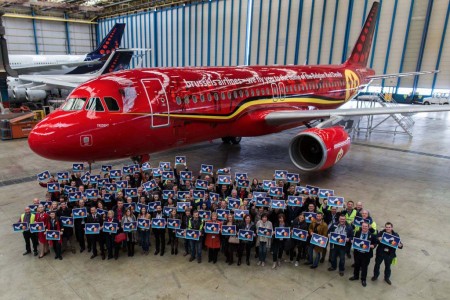 Airbus A320 OO-SNA de Brussels Airlines con los colores de los Red Devils.