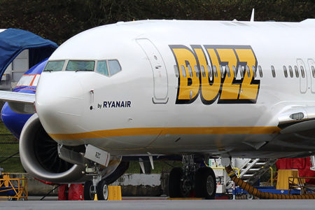 Boeing 737 MAX de Buzz, el nuevo nombre de la filial polaca de Ryanair, a la espera de su entrega junto a otros casi 800 MAX.