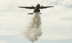 C295_apagafuegos Airbus Military sigue expandiendo las misiones que pued erealizar el C295. Para apagafuegos se instala un depósito en la bodega y la decarga se realzia por una trampilla ventral.