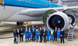 C4s0JUYXUAEIfdB Personal de KLM durante la entrega del premio de Flightstats