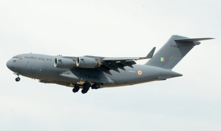 Aterrizaje en Torrejón de uno de los dos C-17 de la Fuerza Aérea de India.
