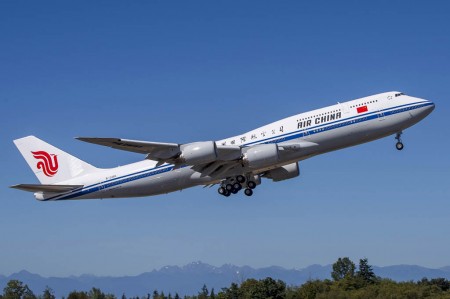 Despegue del primer Boeing 747-8I de China Airlines.