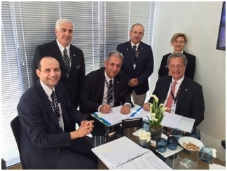Acto de la firma del nuevo contrato de CESA en Paris Air Show 2015