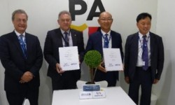 CESA1. De izquierda a derecha: Eduardo Chamorro, Director Técnico y Comercial de CESA, José Leal, CEO de CESA, Sam-Su Kang, CEO de EMK y Shin-Hyun Kang, Director Técnico de EMK